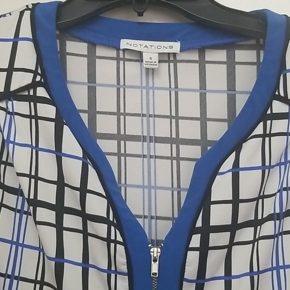 Beautiful Notations blouse - Picture 2 of 3